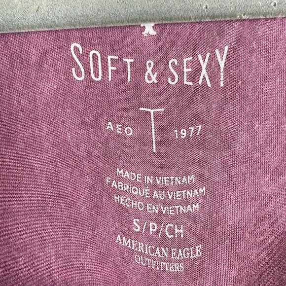 AMERICAN EAGLE Soft & Sexy Twist Surplice Hem Shirt Mauve Cutout V-Neck Size S - Picture 6 of 9